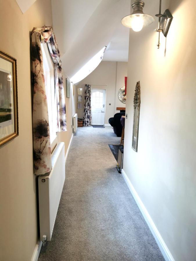 The Coach House Apartment At Cefn Tilla Court, Usk Buitenkant foto