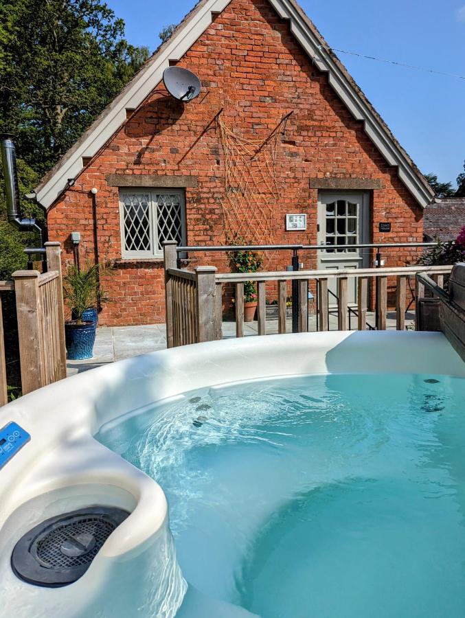 The Coach House Apartment At Cefn Tilla Court, Usk Buitenkant foto