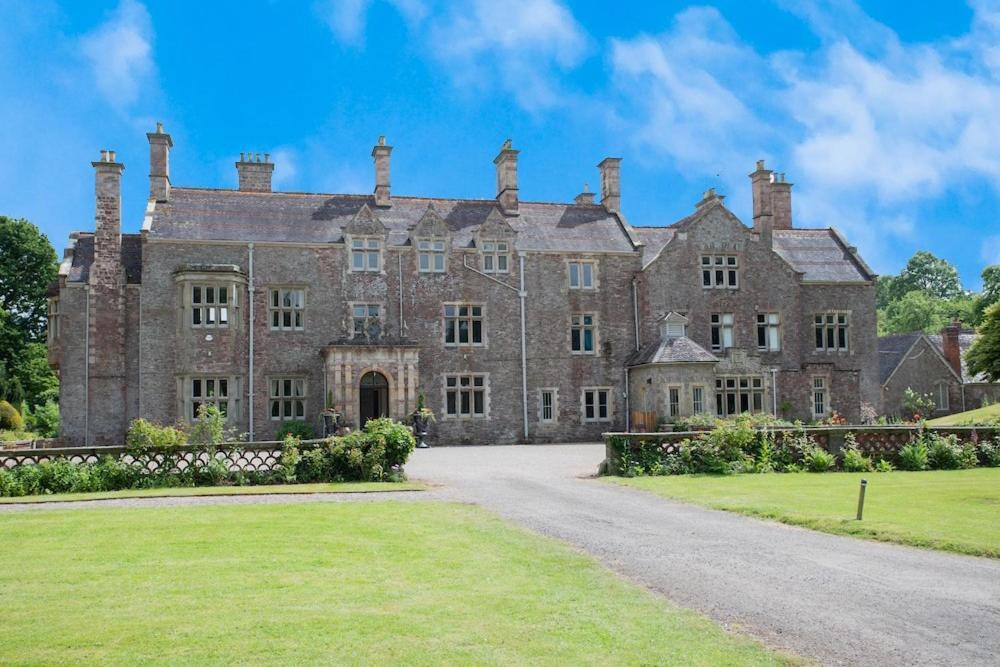 The Coach House Apartment At Cefn Tilla Court, Usk Buitenkant foto